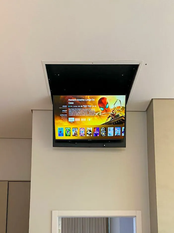 Flap TV embutida no teto